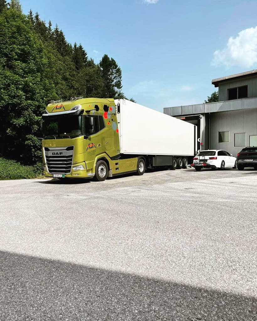 Lkw am Ladehof – Lager und Umschlag bei Anka Transport